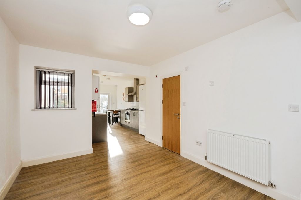 Property photo 2 of 19 Pbox-Img.Jpg