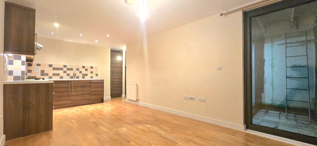 Property photo 3 of 10 3