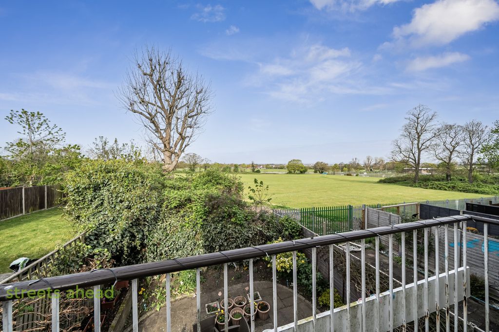 Property photo 3 of 15 E0659A08-9B6F-487...