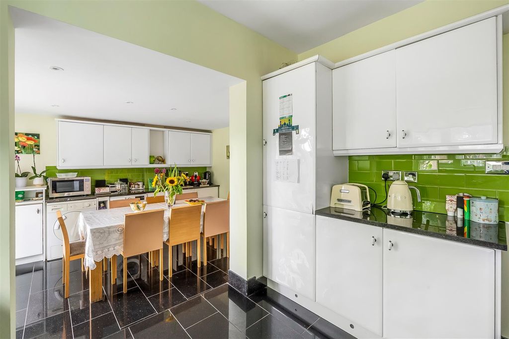 Property photo 2 of 40 10-Cray-Avenue-46.Jpg