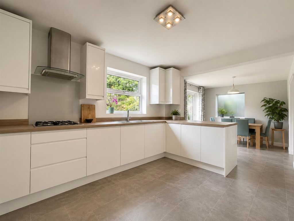 Property photo 2 of 27 8D410185-01De-4644-8Fe3-5B23D428Fabb.Png
