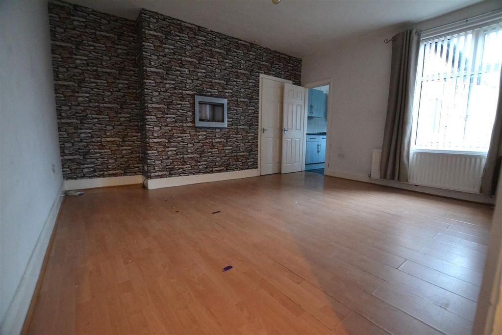 Property photo 2 of 12 11 Whi 6.Jpg