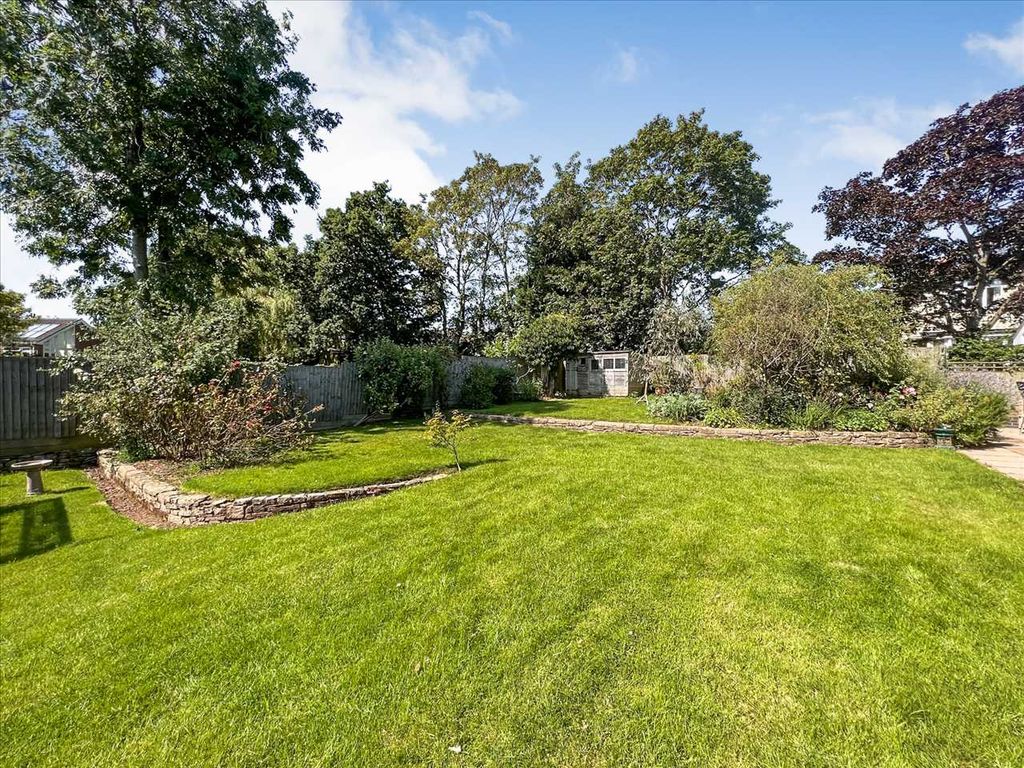 Property photo 2 of 32