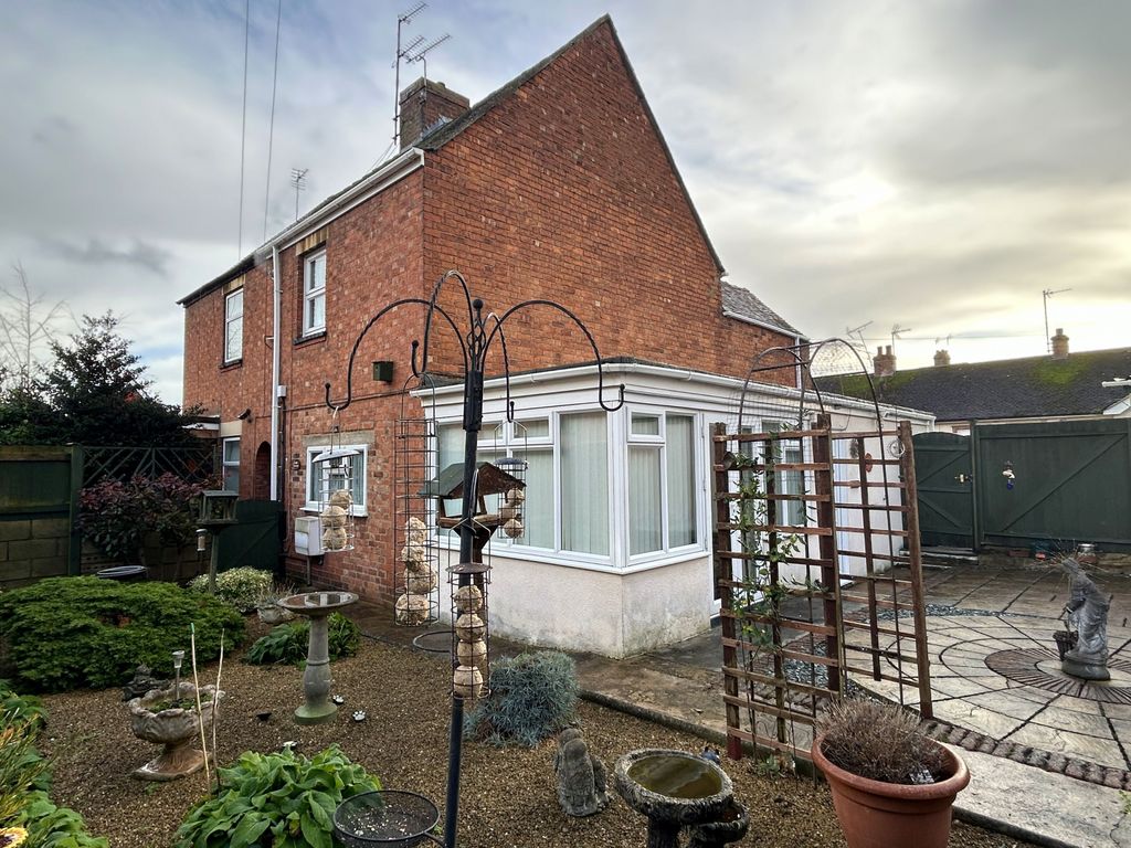 Property photo 1 of 27 3 Bedroom Semi Detached House For Sale