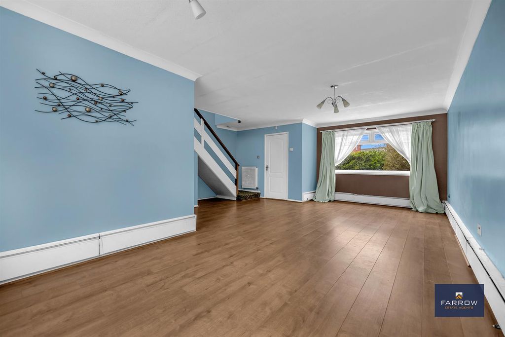 Property photo 3 of 21 Lounge / Diner