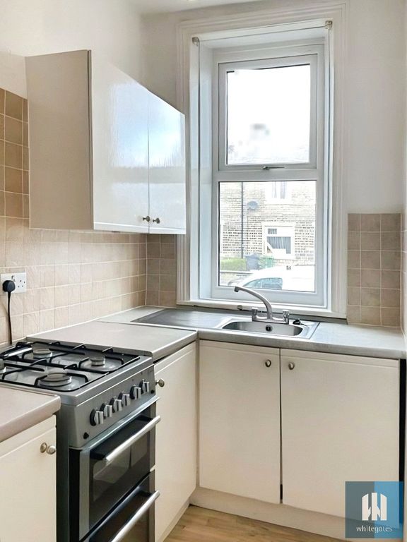 Property photo 2 of 8 Picture No. 24