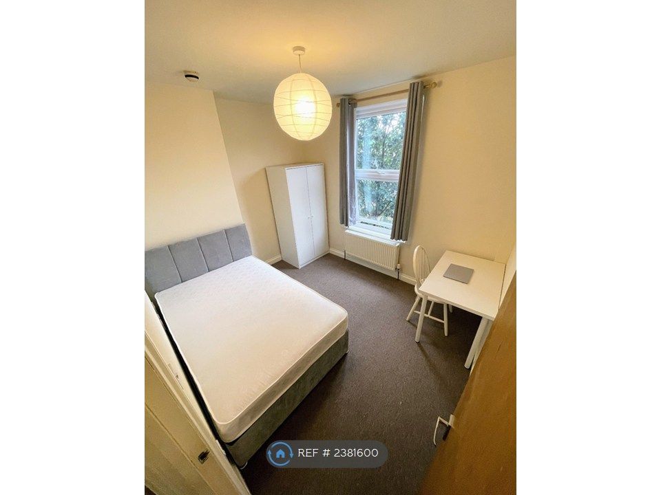 Property photo 3 of 6 Bedroom