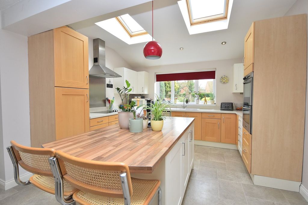 Property photo 3 of 28