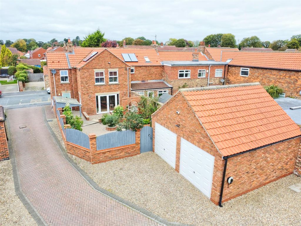 Property photo 2 of 28 Outside