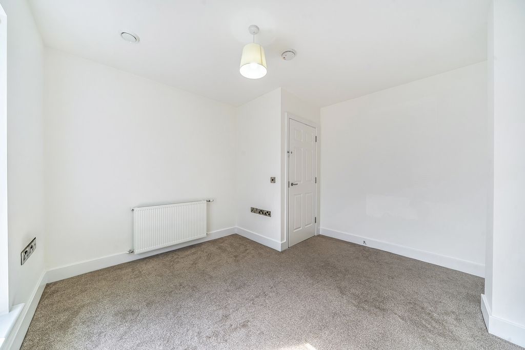 Property photo 3 of 12 21-6A71Bfa189B1d-...