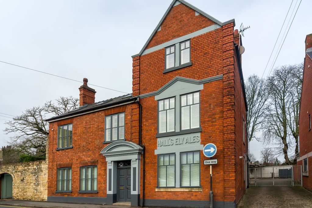 Property photo 1 of 46