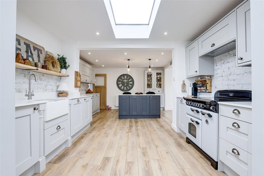 Property photo 3 of 33