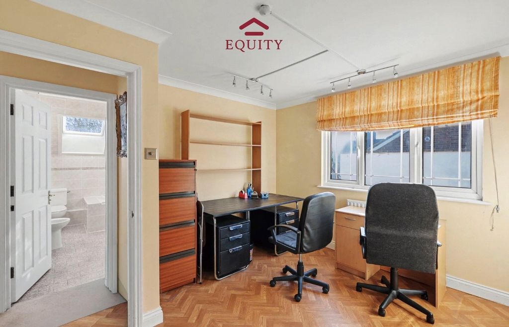 Additional image 23 of 3 bed flat for saleCulloden Road, Enfield EN2