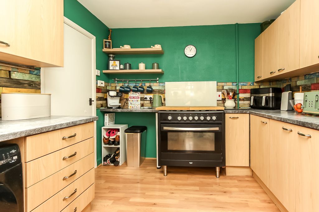 Property photo 2 of 14 Kitchen