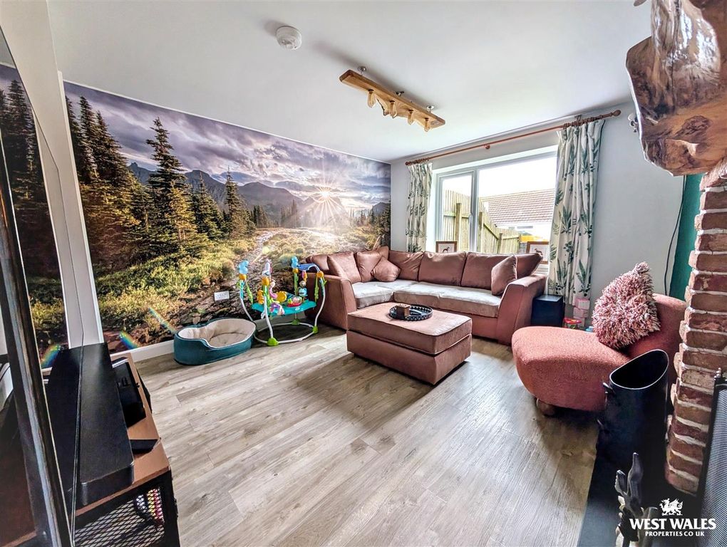 Property photo 2 of 24 1000143185.Jpg