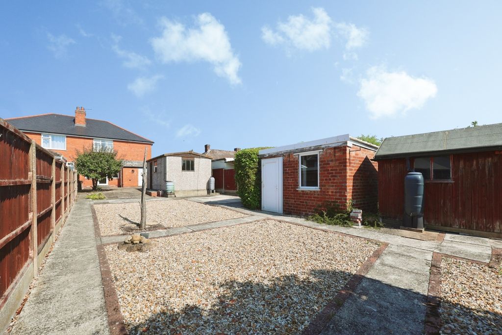 Property photo 2 of 18 5178872