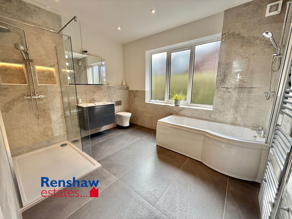 Property photo 3 of 24 Bath (1)