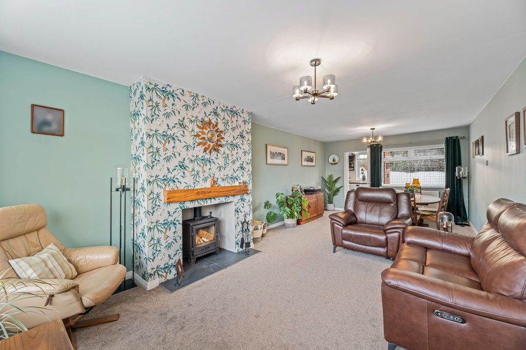 Property photo 3 of 20 Lounge