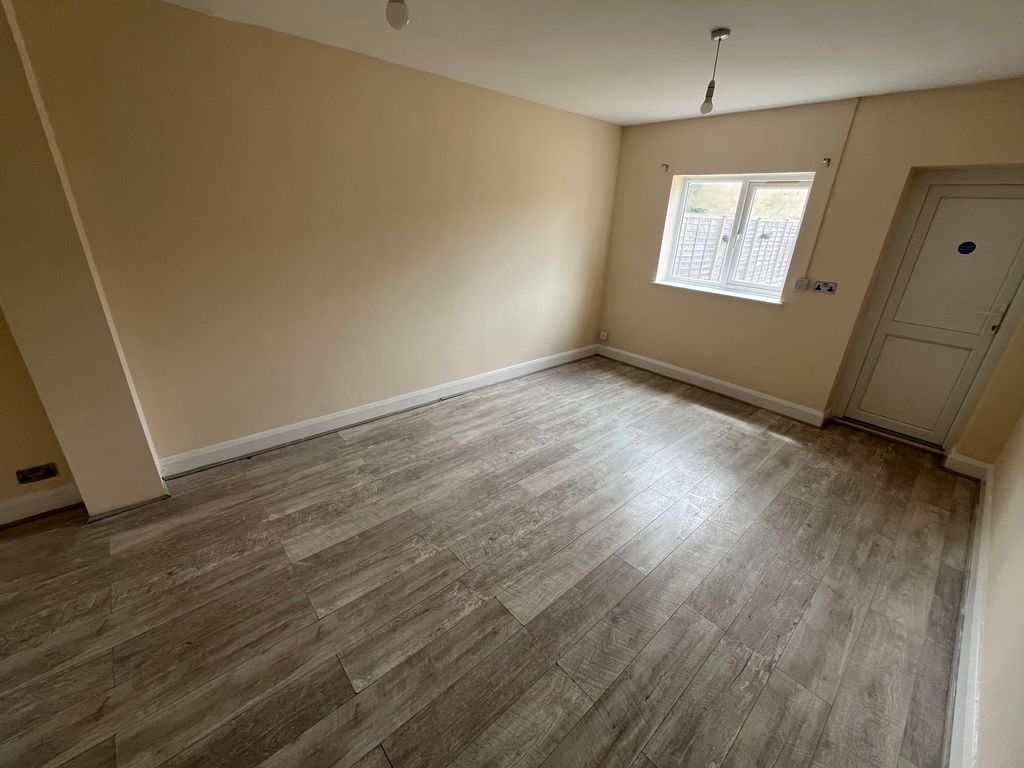 Property photo 3 of 11 Img_7012