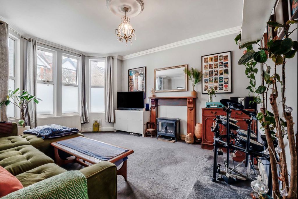 Property photo 3 of 6