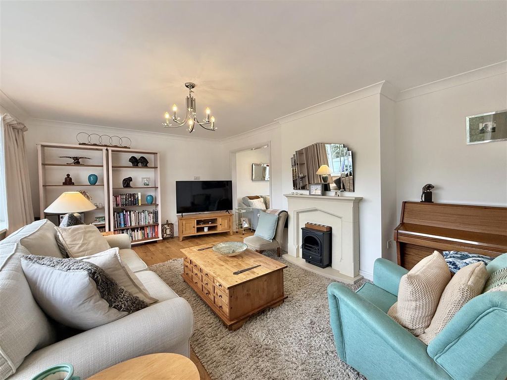 Property photo 2 of 21 Lounge_.Jpg