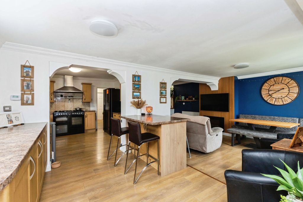 Property photo 3 of 30