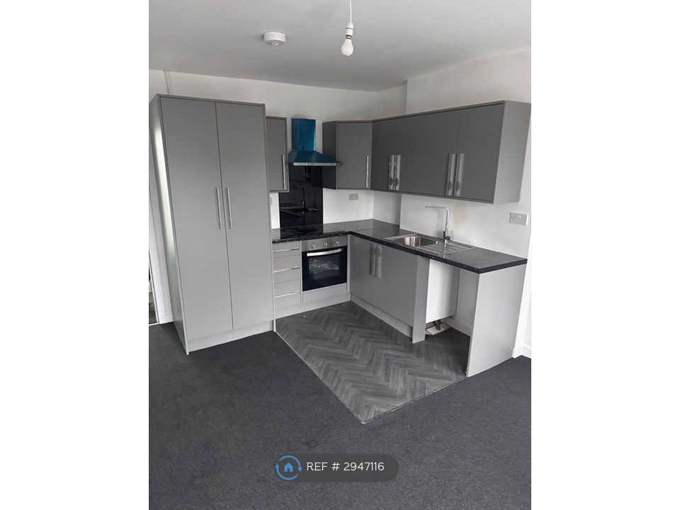 Property photo 1 of 12 Kitchen 2