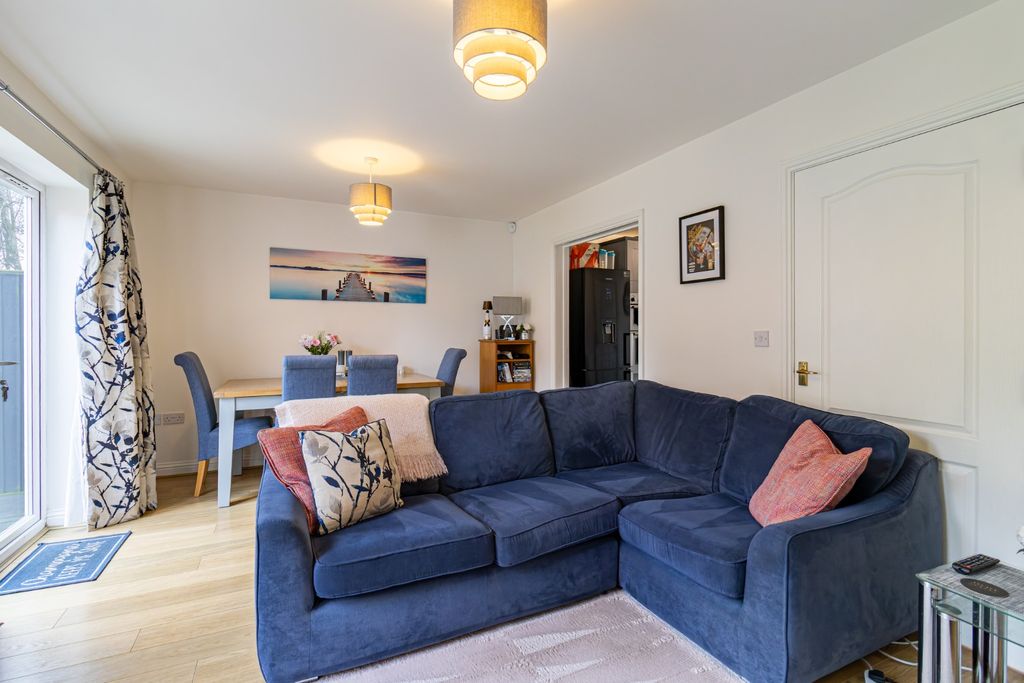 Property photo 3 of 30 4664306