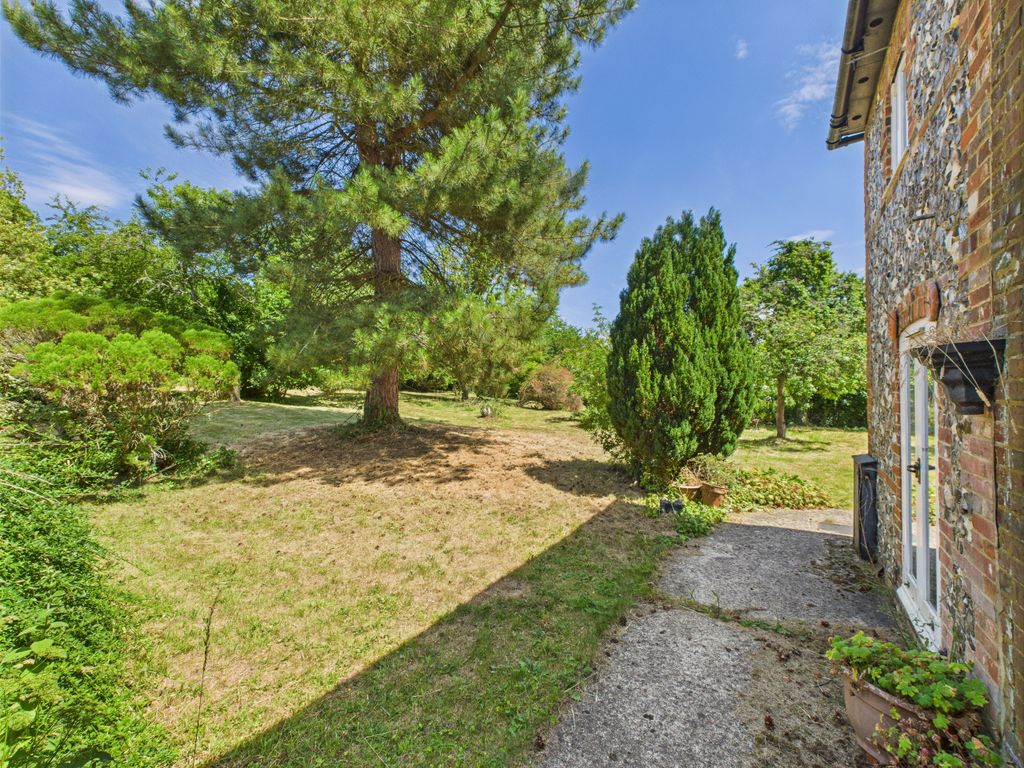 Property photo 3 of 18 Rear (2)