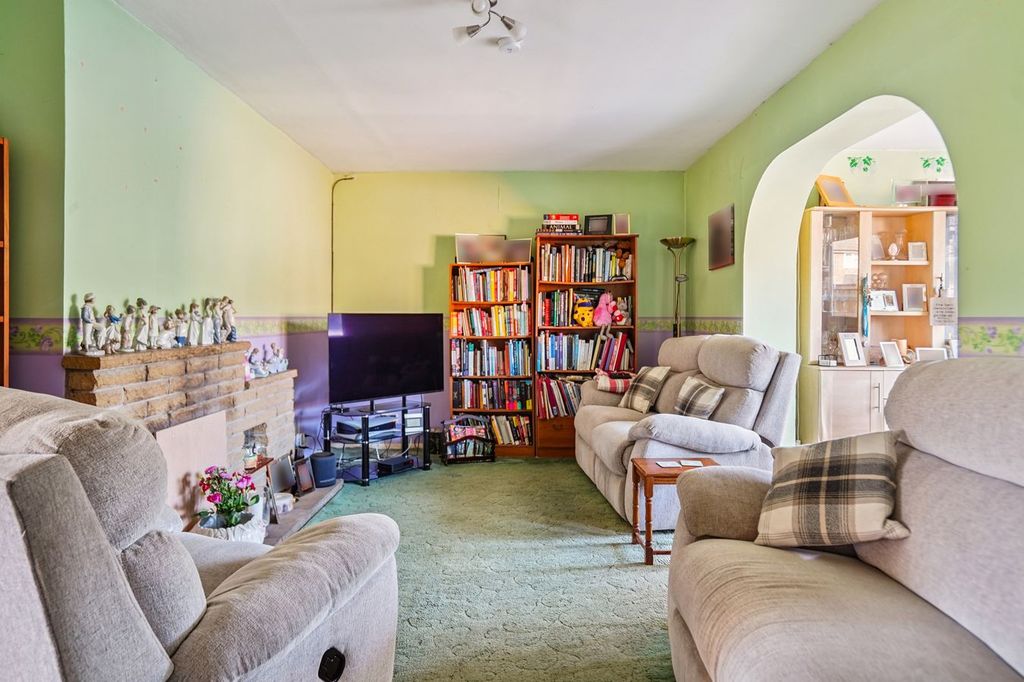 Property photo 2 of 21