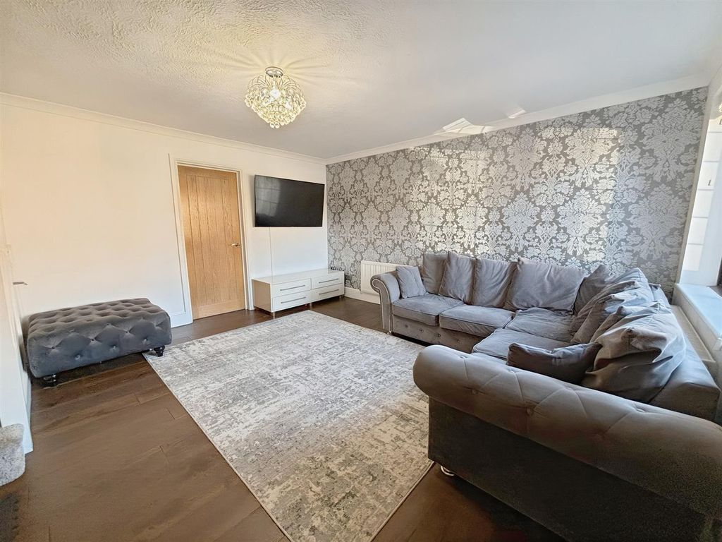 Property photo 2 of 31