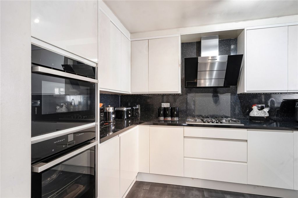 Property photo 3 of 32 Kitchen