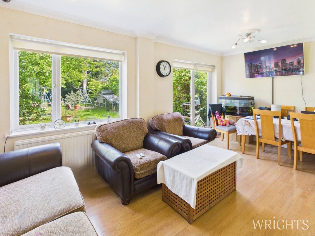 Property photo 3 of 16 Dining Area