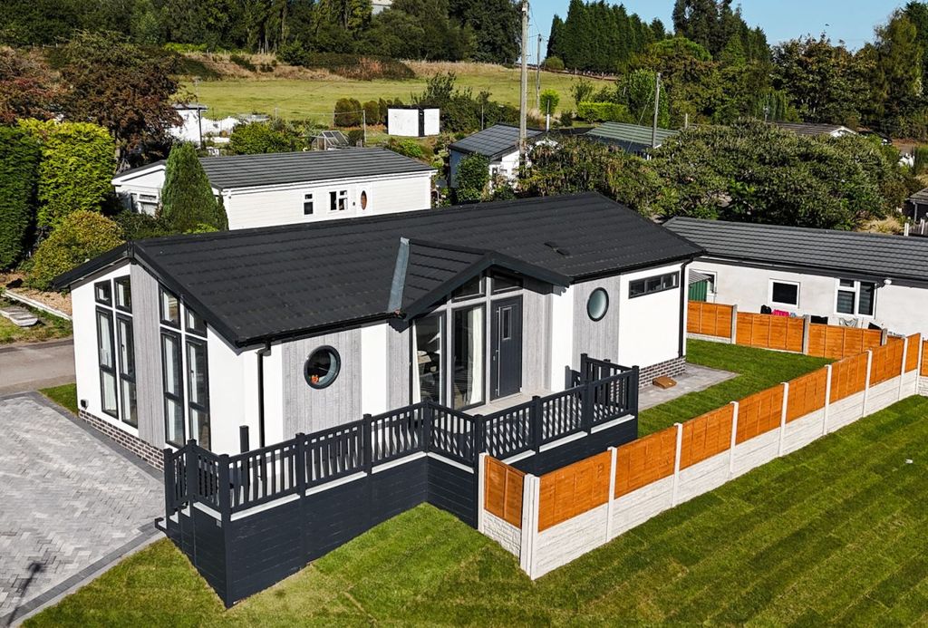 Property photo 1 of 11 Sandfield 40x20