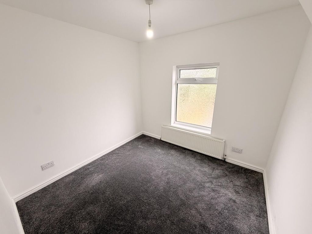 Property photo 3 of 14 Bedroom