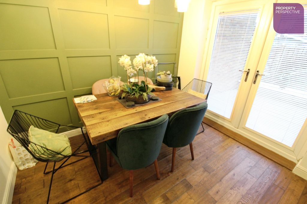 Property photo 3 of 10 Dining Room