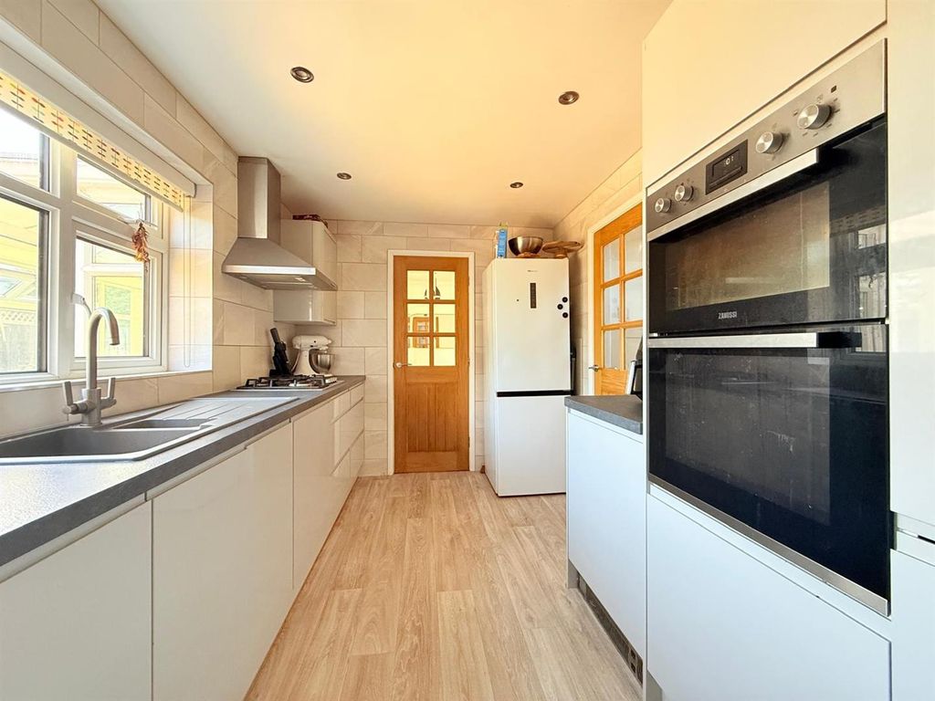 Property photo 2 of 21 16.Jpg