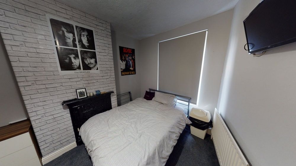 Property photo 2 of 7 A Comfortable Double Bedroom Featuring A Cozy Bed,...