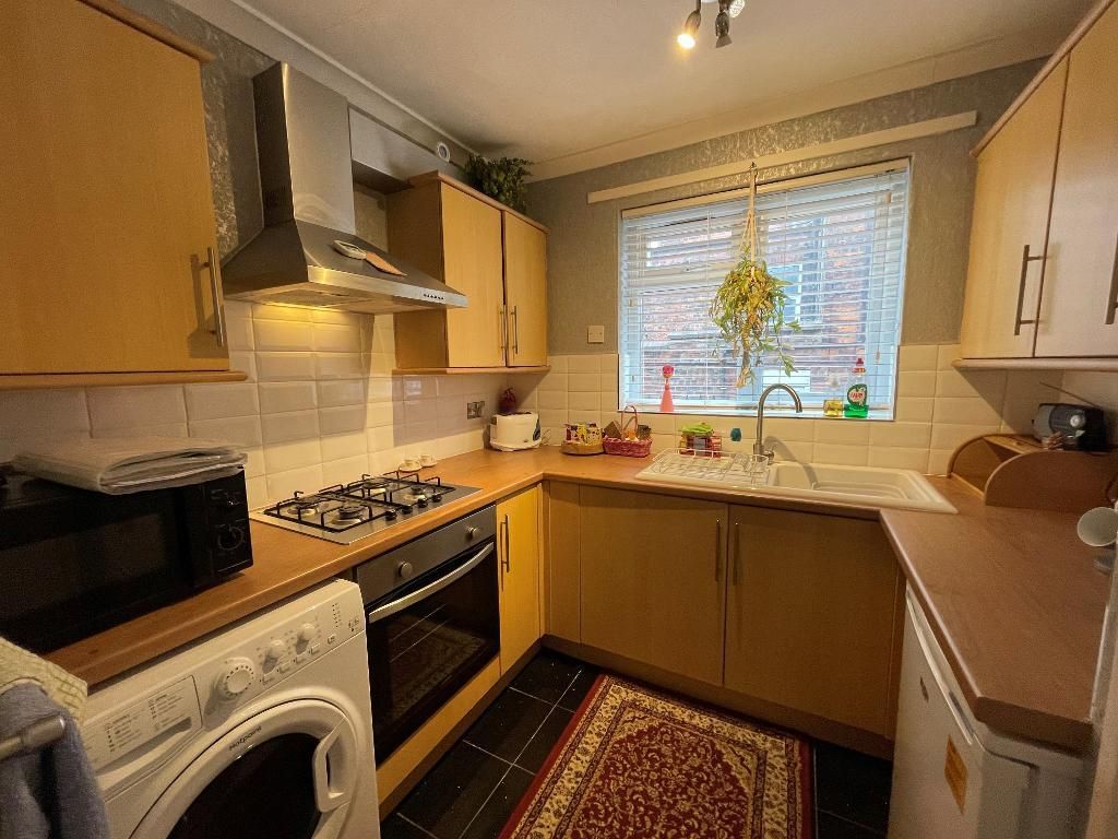 Property photo 3 of 8 Kitchen