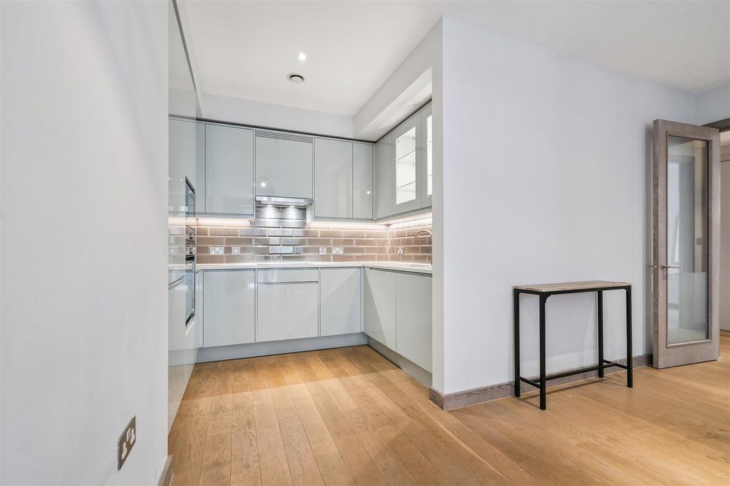 Property photo 3 of 11 30 Gowing House 4 Drapers Yard Sw18 Kitchen 2.Jpg
