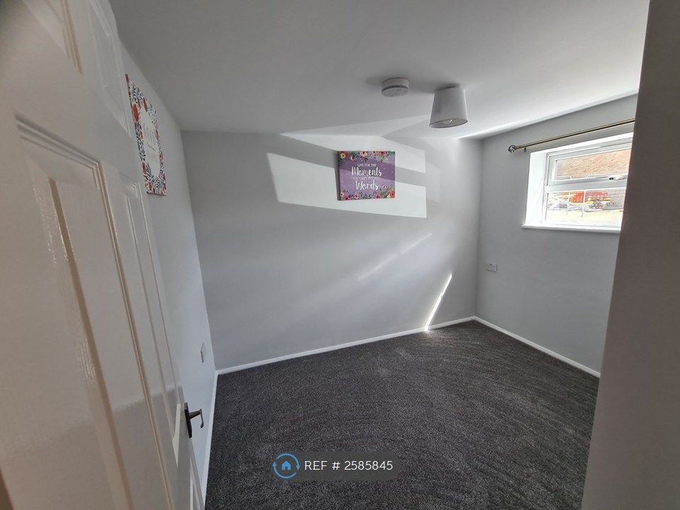 Property photo 2 of 8 Bedroom 1