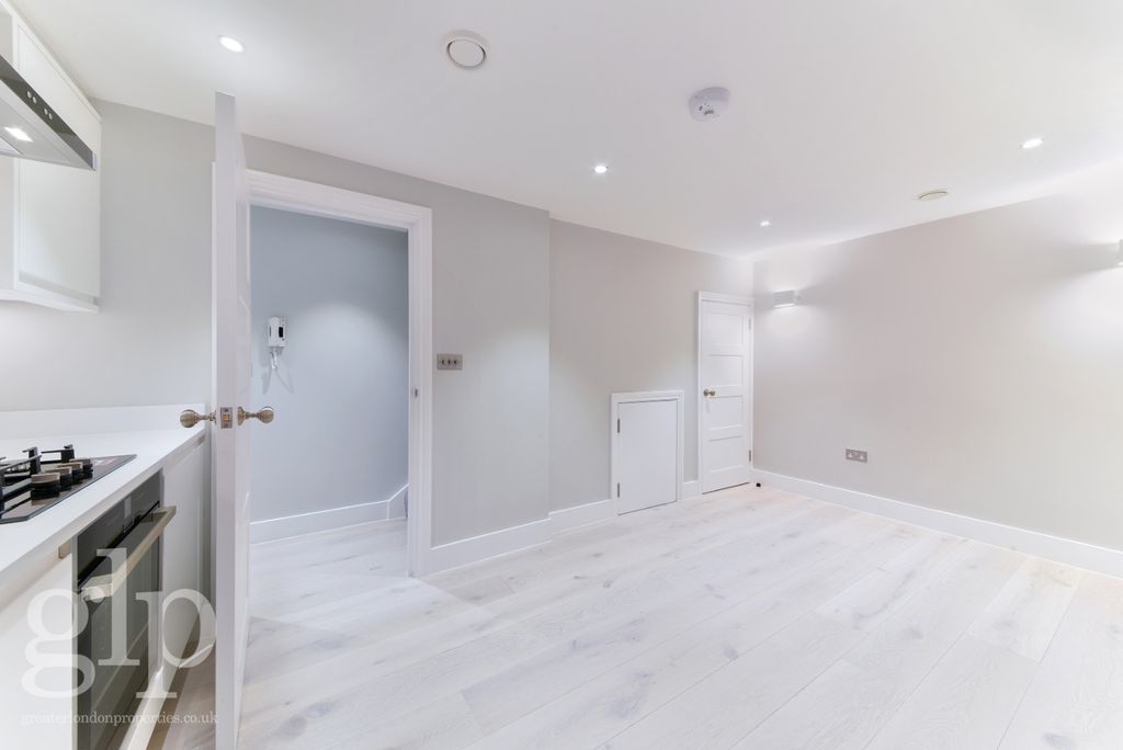Property photo 3 of 11 953134