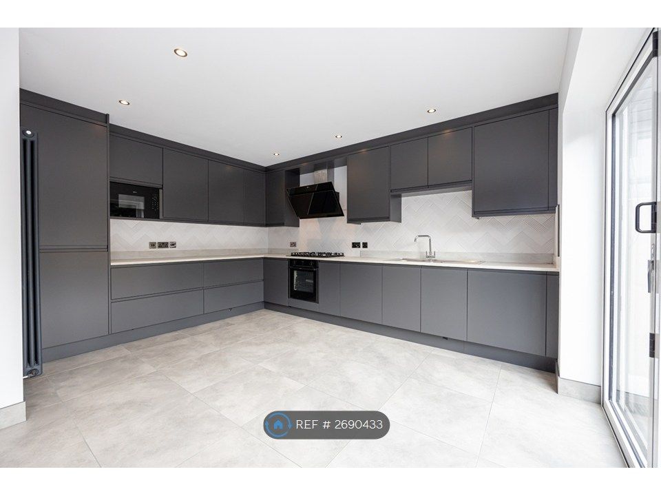 Property photo 1 of 32