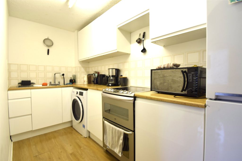 Property photo 3 of 7 Kitchen