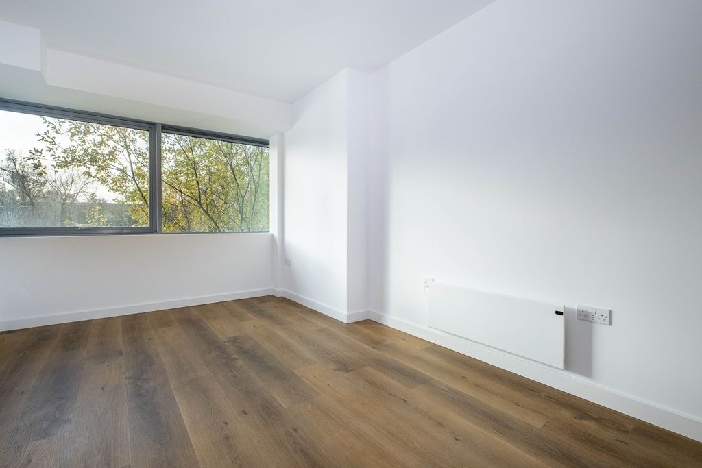 Property photo 2 of 7 7-Lakeside-West-l...