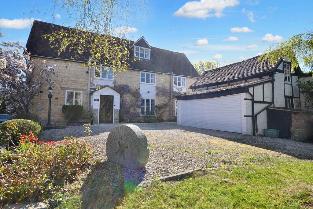 Property photo 1 of 33