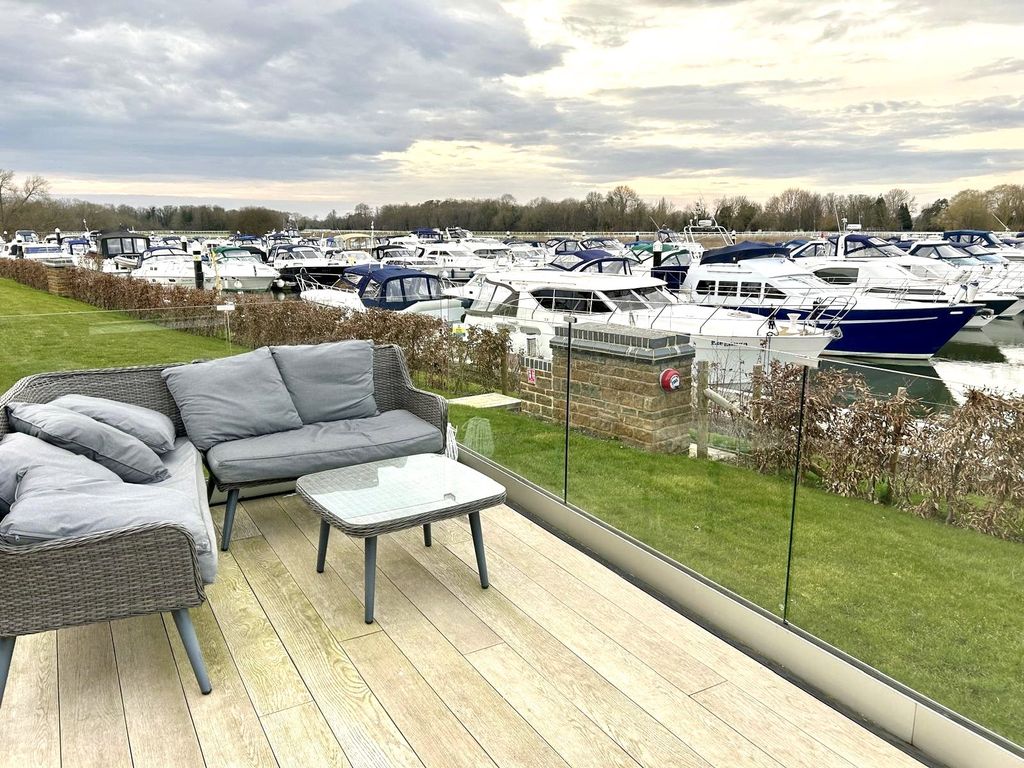 Property photo 2 of 12 Picture No. 14