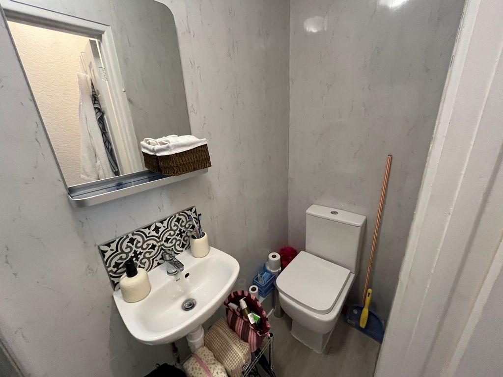 Property photo 3 of 4