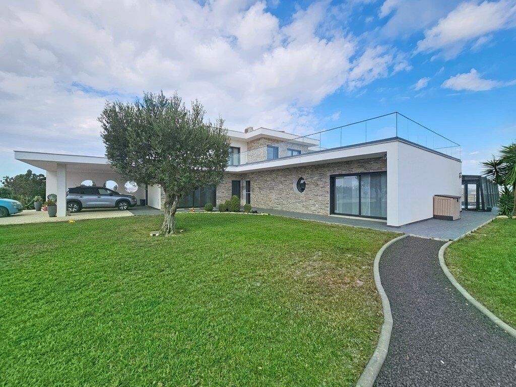 Property photo 1 of 60 5 Bedroom Villa With Unobstructed Views