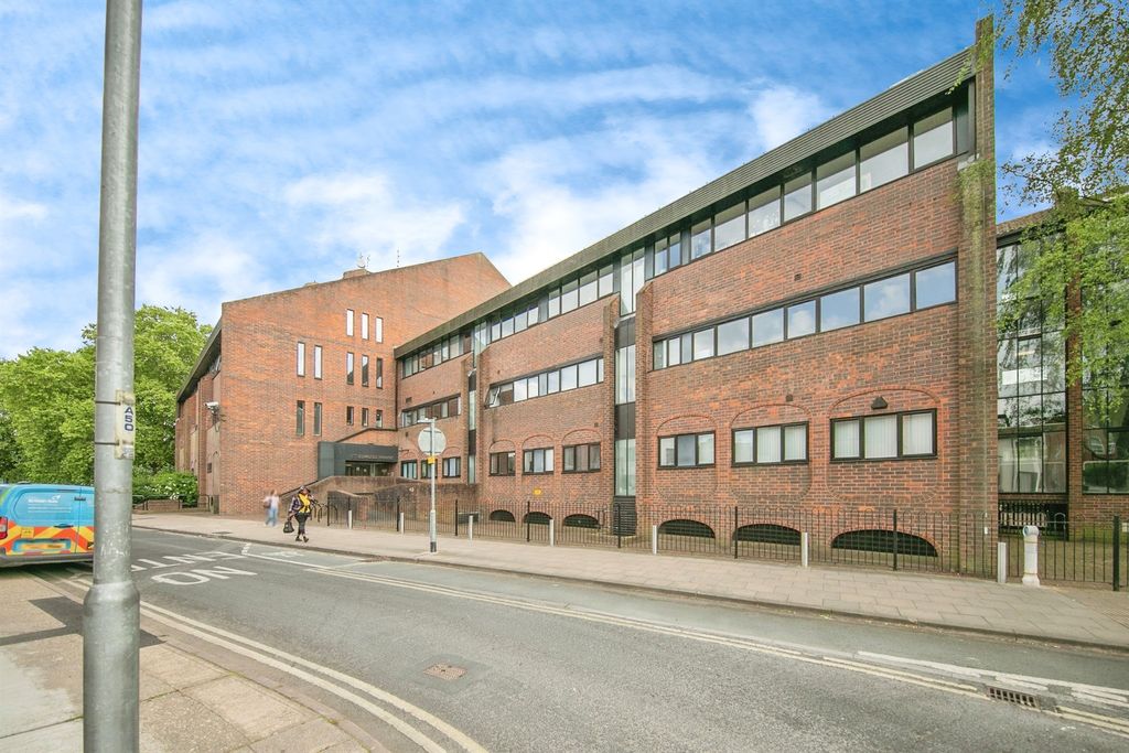 Property photo 1 of 17